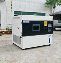 408L氙燈耐候老化試驗(yàn)箱送貨廣州做化妝
